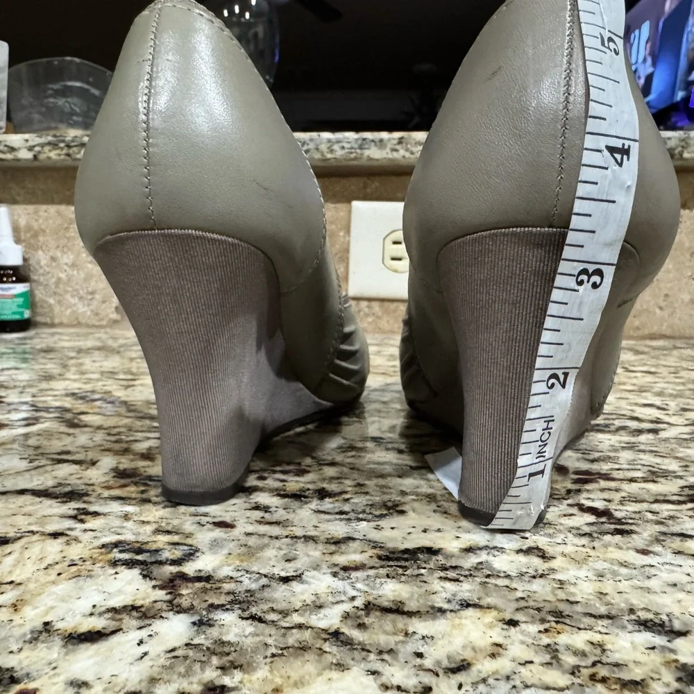 Seychelles Gray 3” Leather Wedge 6.5 Heels